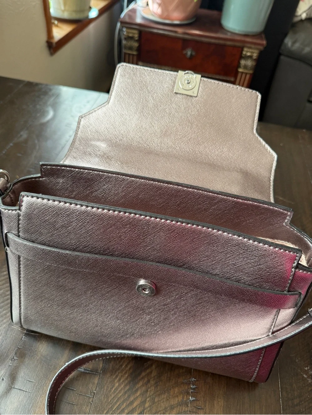 Chic GUESS Metallic Pewter Top-Handle Satchel Easy open/close. 4 pockets inside